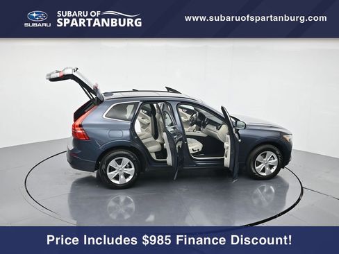 Used 2022 Volvo XC60 B5 Momentum image 41
