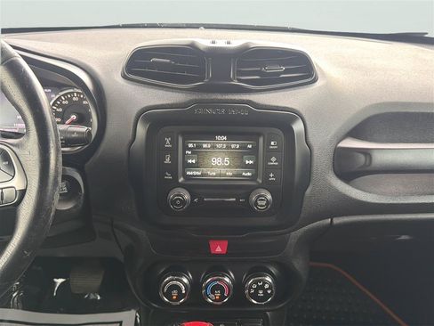Used 2017 Jeep Renegade Trailhawk AWD/4WD image 17