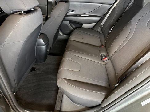 Used 2025 Hyundai Elantra SE image 22