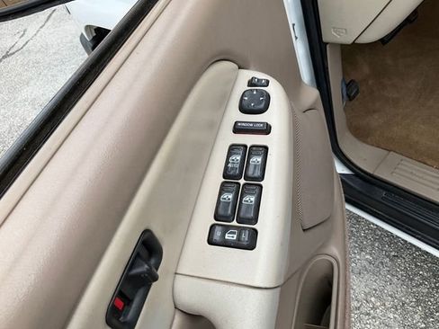 Used 2002 Chevrolet Suburban LS RWD image 8