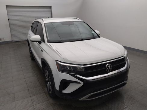 Used 2022 Volkswagen Taos SE FWD image 14