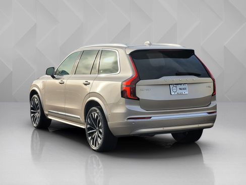 Certified 2025 Volvo XC90 T8 Plus image 4