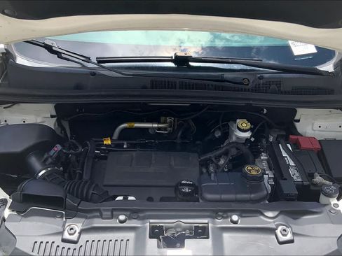 Used 2021 Buick Encore Preferred w/ Safety Package II FWD image 9
