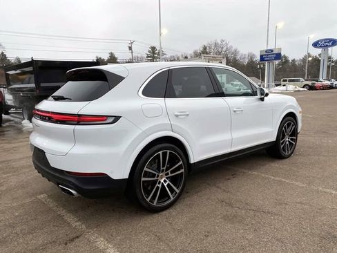 Used 2024 Porsche Cayenne image 3