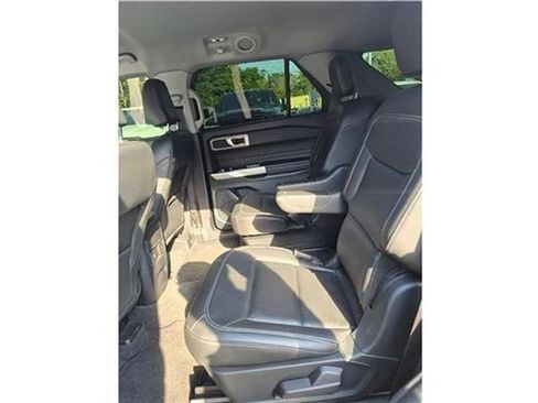 Used 2022 Ford Explorer XLT w/ Equipment Group 202A AWD/4WD image 35