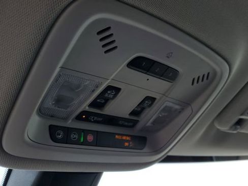 Used 2021 Chevrolet Traverse LT w/ LT Premium Package FWD image 22