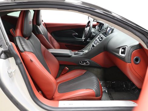 Used 2017 Aston Martin DB11 V12 RWD image 81