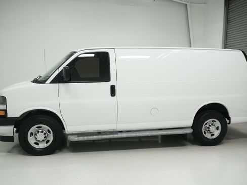 Used 2018 Chevrolet Express 2500 w/ Driver Convenience Package image 5