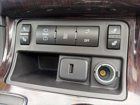 Used 2017 Chevrolet Traverse LT FWD image 14
