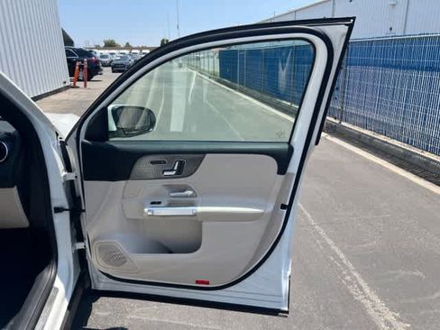Used 2022 Mercedes-Benz GLB 250 w/ Premium Package Lite image 22