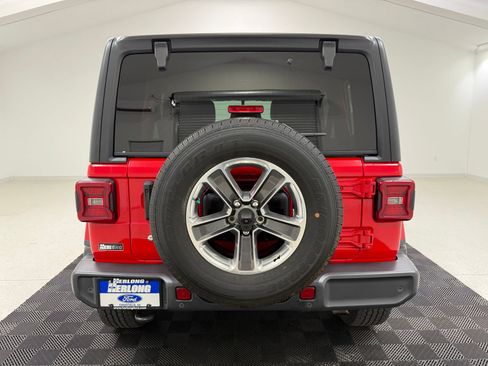 Used 2018 Jeep Wrangler Unlimited Sahara AWD/4WD image 6