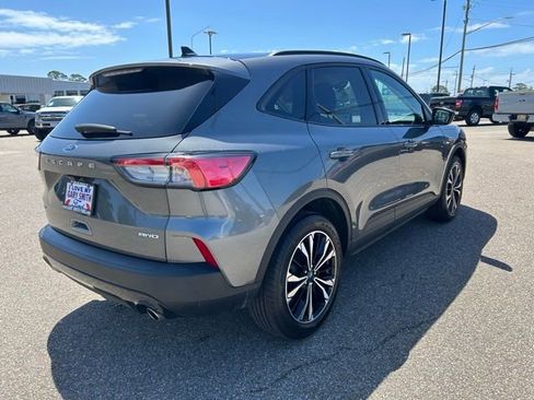 Certified 2022 Ford Escape SE w/ SE Sport Appearance Package AWD/4WD image 8
