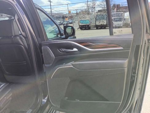 Used 2023 Cadillac Escalade ESV Luxury image 16