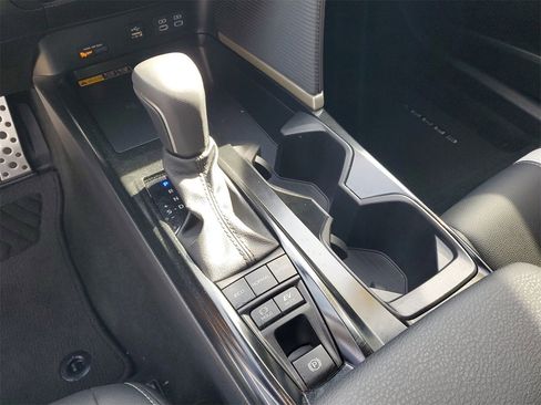 Used 2025 Toyota Camry LE image 27