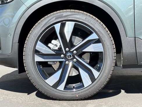 New 2026 Volvo XC40 B5 Ultra image 25