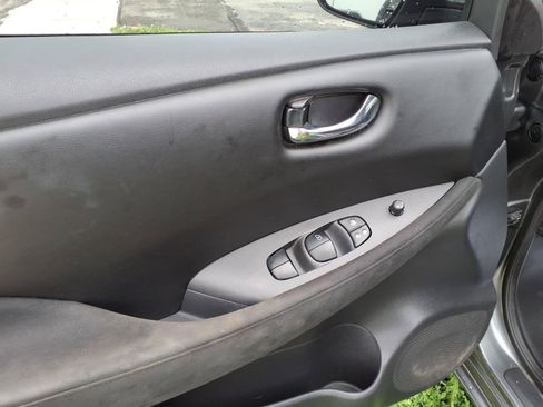 Used 2015 Nissan Leaf S FWD image 12