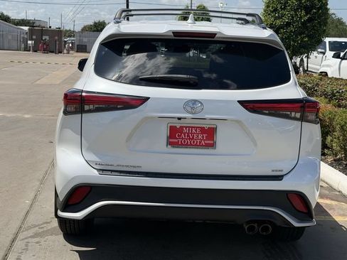Used 2023 Toyota Highlander XSE FWD image 6