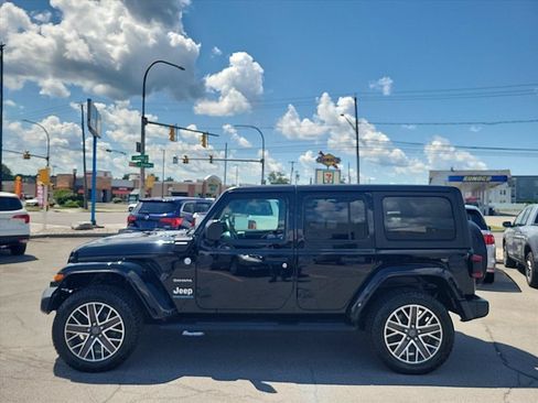 Used 2023 Jeep Wrangler Unlimited Sahara AWD/4WD image 2