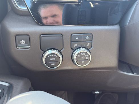 Used 2025 GMC Sierra 1500 SLT image 13