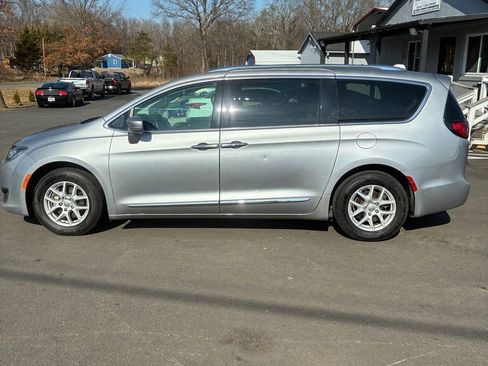 Used 2020 Chrysler Pacifica Touring-L image 1