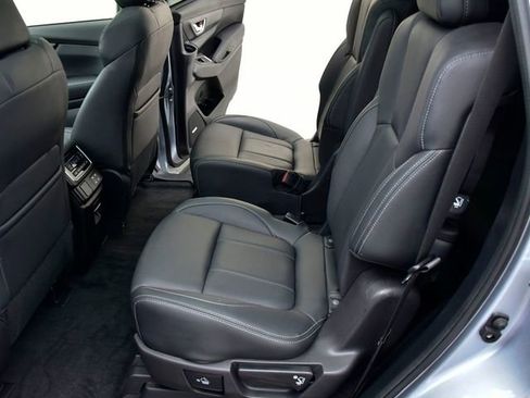 Used 2023 Subaru Ascent Limited w/ Technology Package AWD/4WD image 16