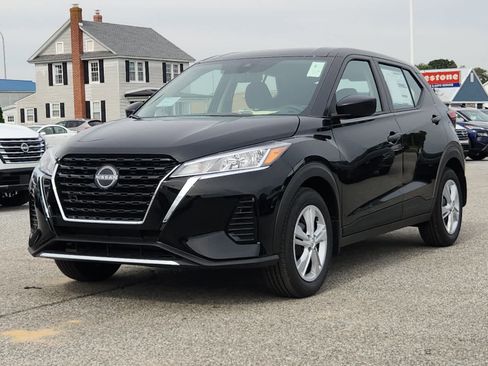 New 2025 Nissan Kicks Play S image 1