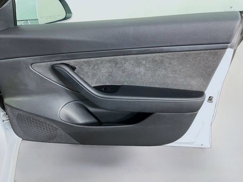 Used 2020 Tesla Model 3 Standard Range RWD image 34
