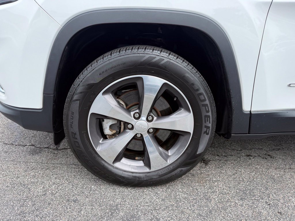 Used 2020 Jeep Cherokee Limited AWD/4WD image 25