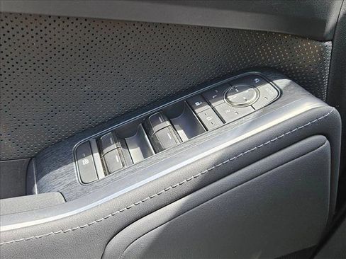 Used 2025 Lexus GX 550 w/ Cold Area Package AWD/4WD image 7