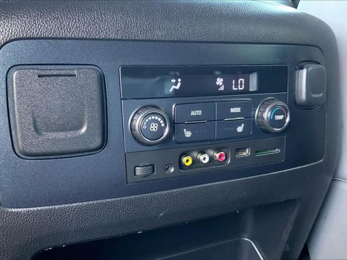 Used 2015 Chevrolet Suburban LT AWD/4WD image 36