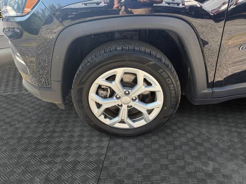 Used 2024 Jeep Compass Latitude AWD/4WD image 14
