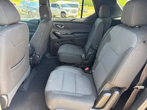 Used 2023 Chevrolet Traverse LT FWD image 9