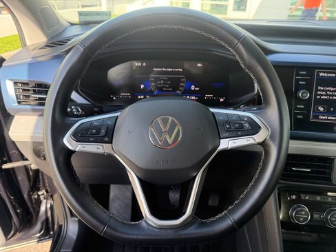Used 2024 Volkswagen Taos SE AWD/4WD image 16
