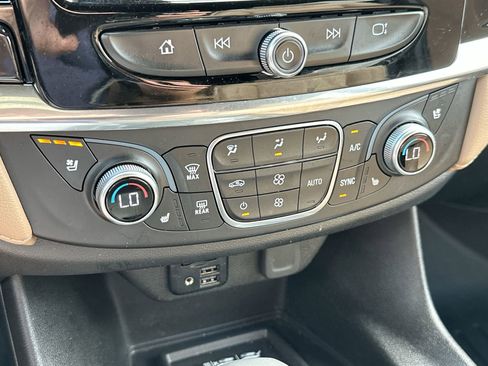 Used 2023 Chevrolet Traverse Premier image 19