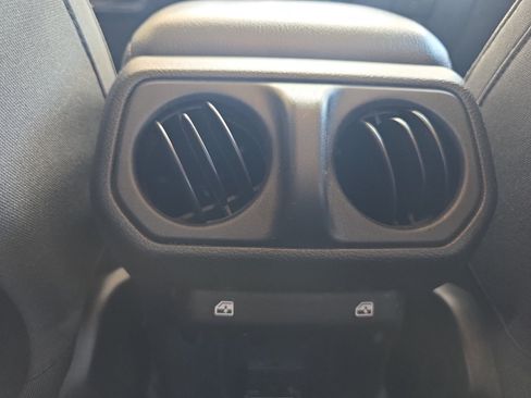 Used 2025 Jeep Gladiator Mojave AWD/4WD image 21