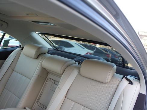 Used 2016 Lexus ES 350 w/ Luxury Package w/Wood Trim FWD image 31