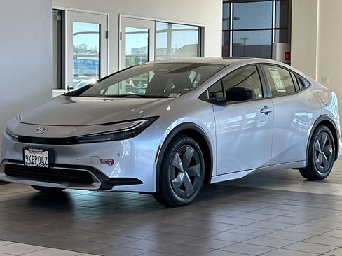 Used 2024 Toyota Prius Prime SE image 8