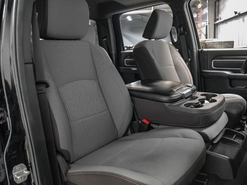 Used 2024 RAM 3500 Big Horn image 34