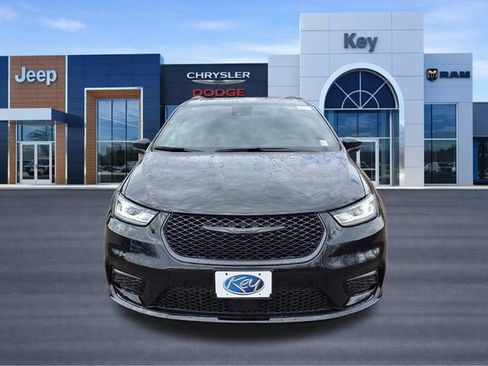 New 2026 Chrysler Pacifica Limited w/ S Appearance Package FWD image 2