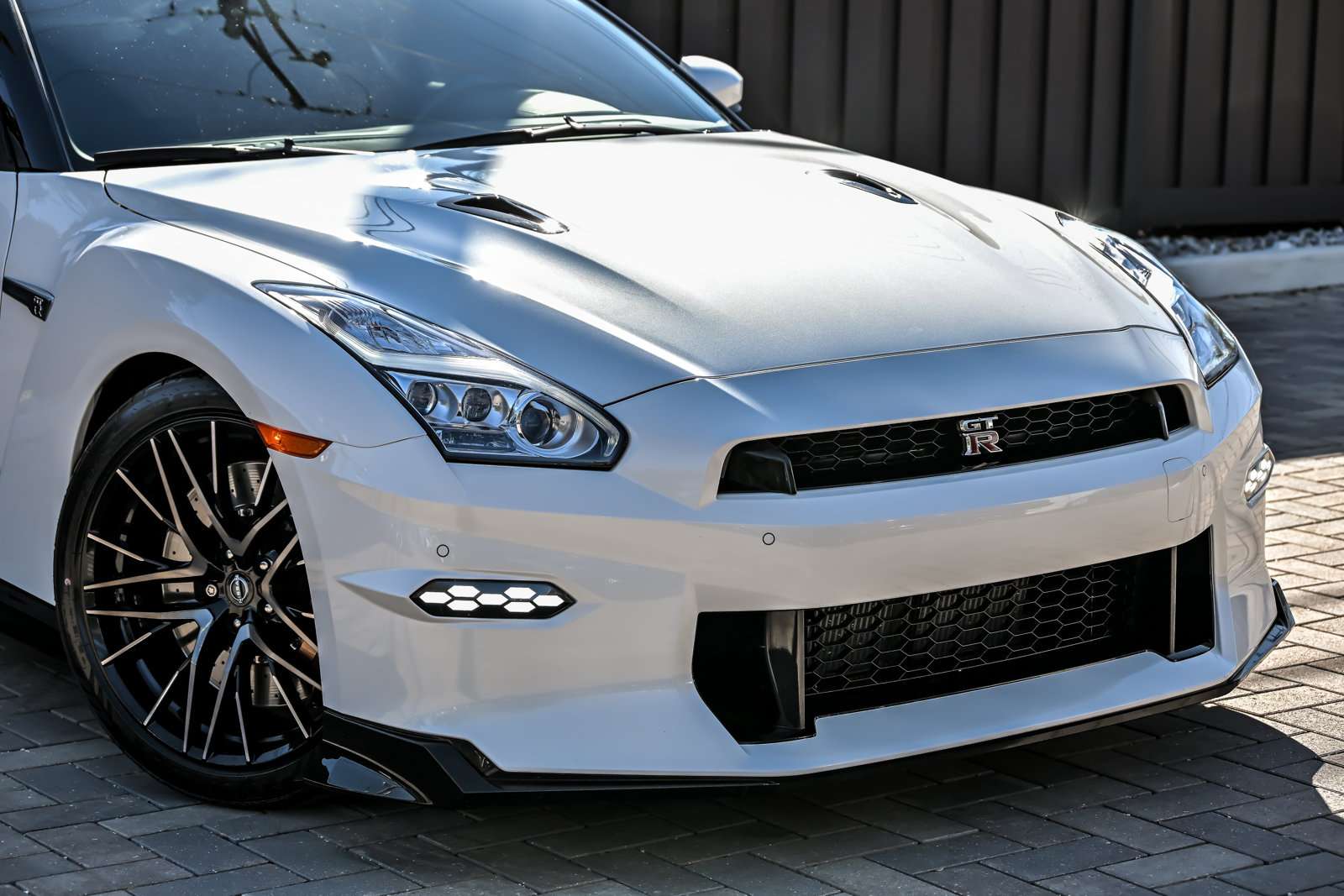 Used 2024 Nissan GT-R Premium w/ Premium Interior Package AWD/4WD image 2