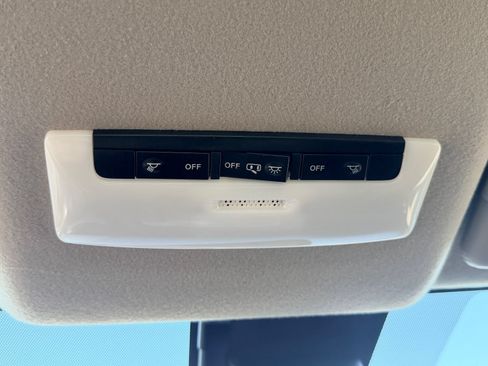 Used 2025 Nissan Versa S w/ Trunk Package FWD image 28