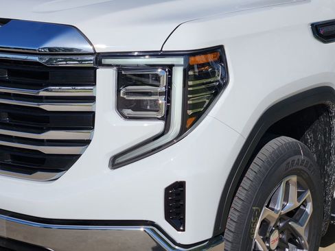 New 2026 GMC Sierra 1500 SLT image 5