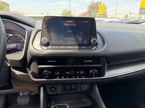 Used 2025 Nissan Rogue SV FWD image 17