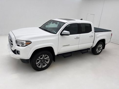 Used 2019 Toyota Tacoma Limited AWD/4WD image 5