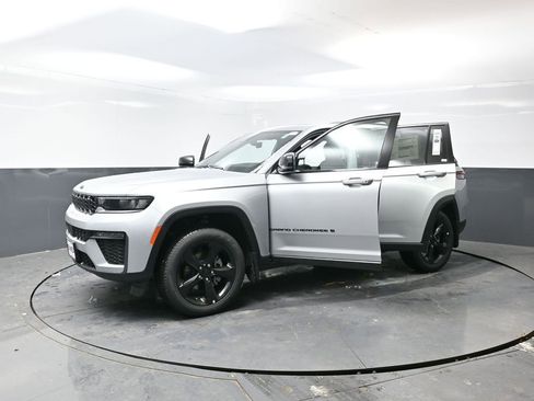 New 2026 Jeep Grand Cherokee Limited w/ Limited Altitude Package AWD/4WD image 45