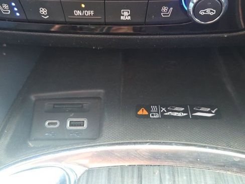 Used 2024 Buick Enclave Premium image 40