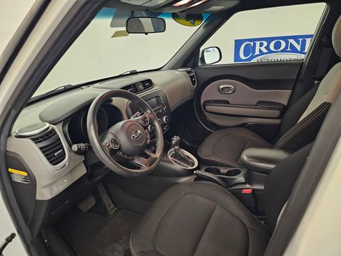 Used 2016 Kia Soul + FWD image 3