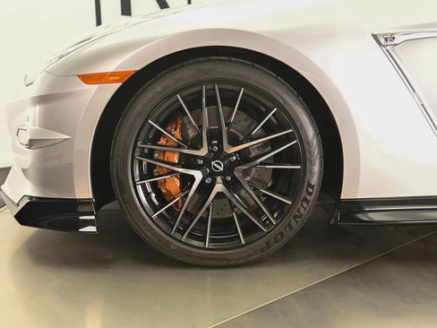 Used 2024 Nissan GT-R Premium w/ Floor Mat Package AWD/4WD image 3