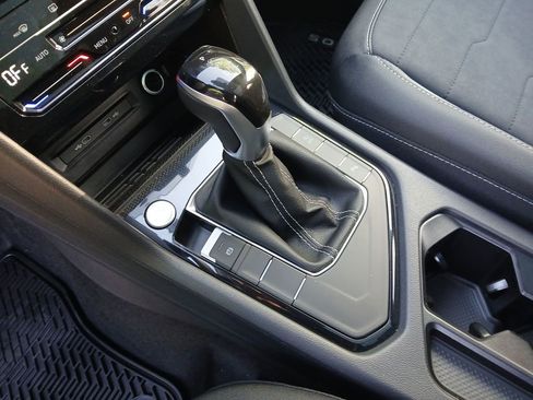 New 2026 Volkswagen Taos SE FWD image 23