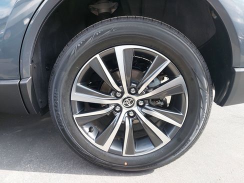 Used 2021 Toyota Venza LE image 34